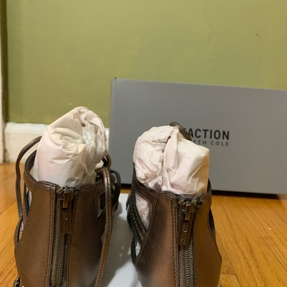 New Kenneth Cole Lost Look Gladiator Laceup Sandal - Picture 12 of 12